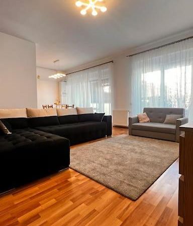 Otopeni Airport Apartment With Private Garden Exterior foto