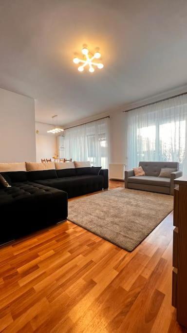 Otopeni Airport Apartment With Private Garden Exterior foto